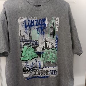 Gray Graphic T-Shirt with London Print.sz 1x Excellent Condition